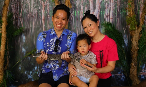 Thomson Ch'ng and family